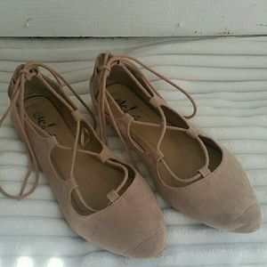 Cute Tie Up Flats!